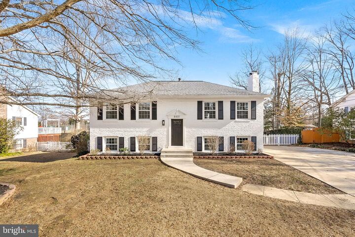 8401 Stockade Drive  Alexandria VA 22308 photo