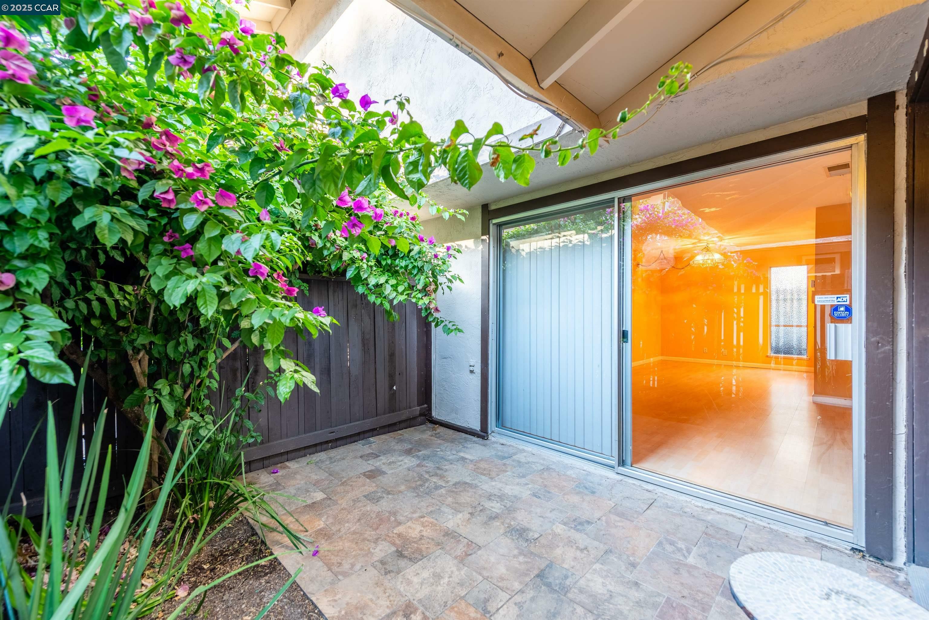 Property Photo: 5516 Roundtree Dr B CA 94521