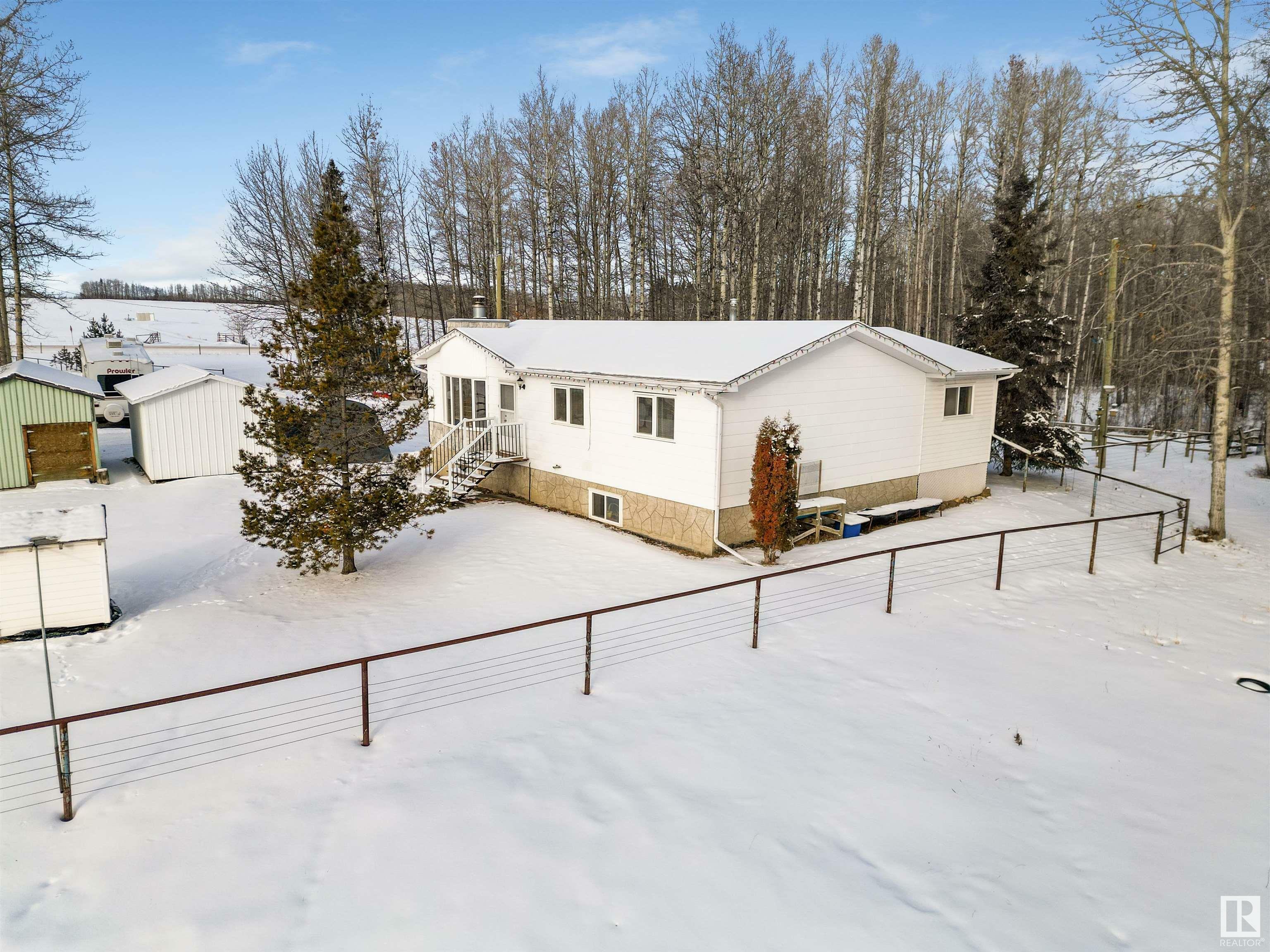 Property Photo:  48311 Rge Road 83  AB T0E 1Z0 