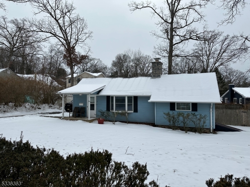 Property Photo:  3 Oak Tree Ln  NJ 07871 