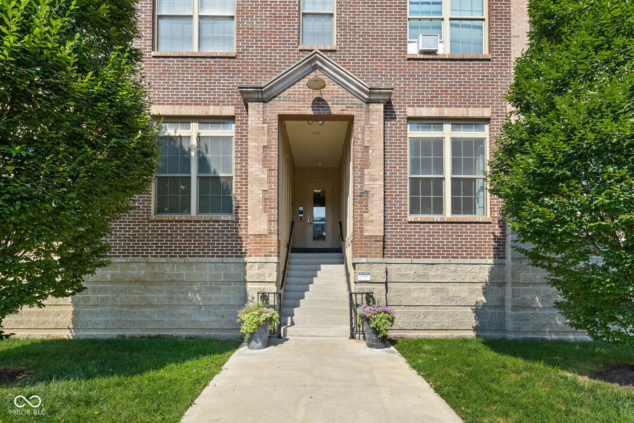 Property Photo: 450 E Ohio Street Apt 118 IN 46204