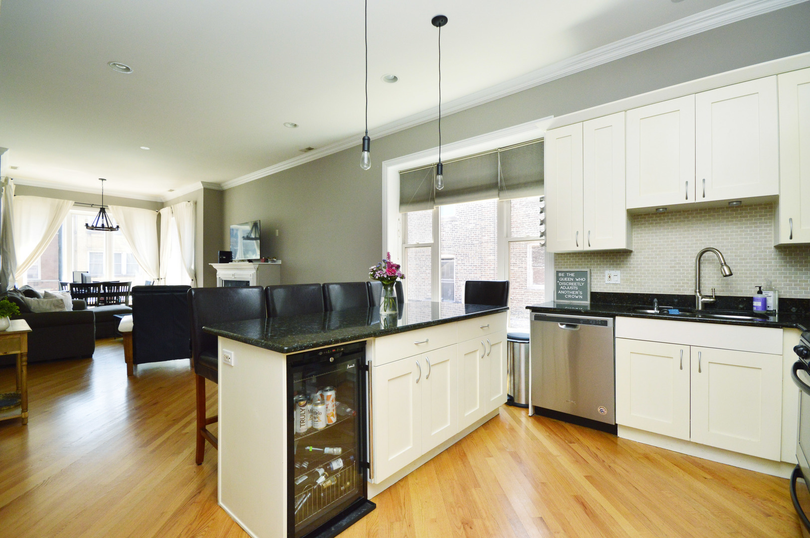 Property Photo: 2554 W Augusta Boulevard IL 60622