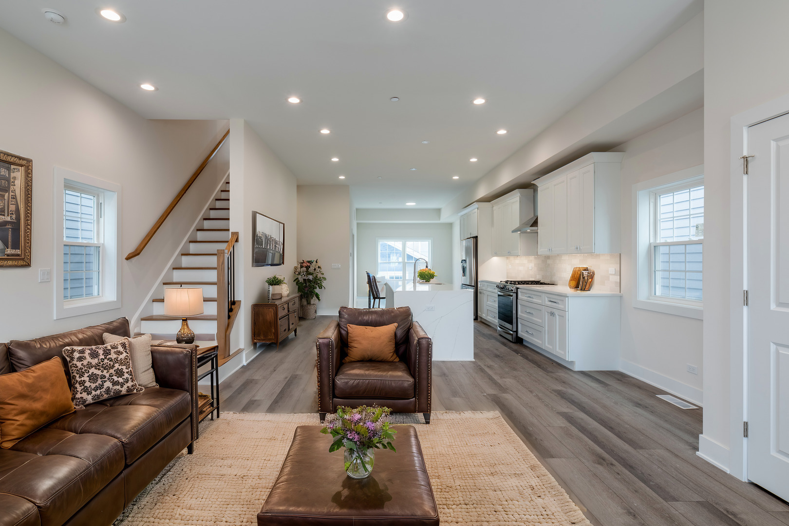Property Photo: 9 N Beverly Lane IL 60004