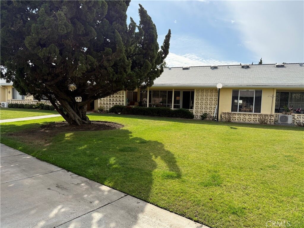 Property Photo:  1341 Weeburn M4-75J Road  CA 90740 