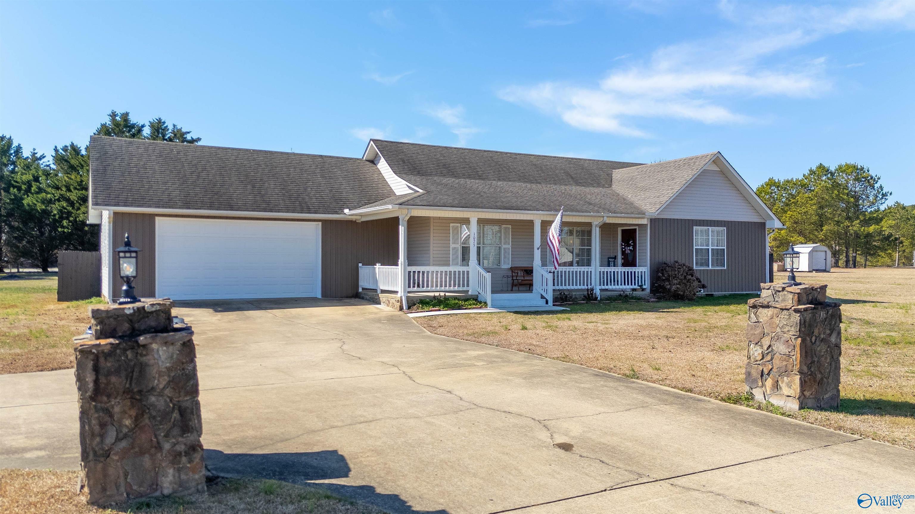 Property Photo:  1075 Powell Drive  AL 35960 