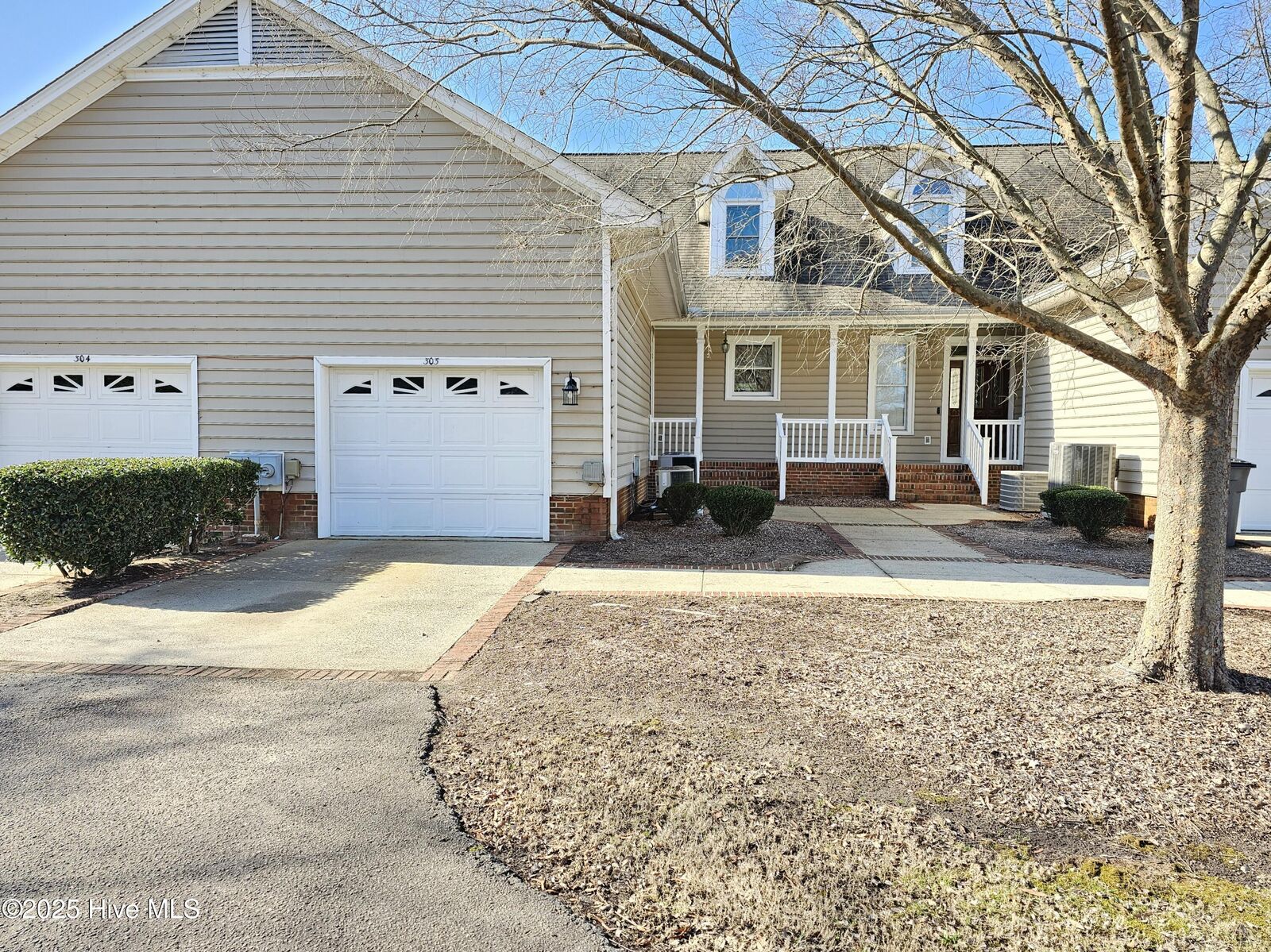 Property Photo:  303 Dogwood Landing  NC 28394 