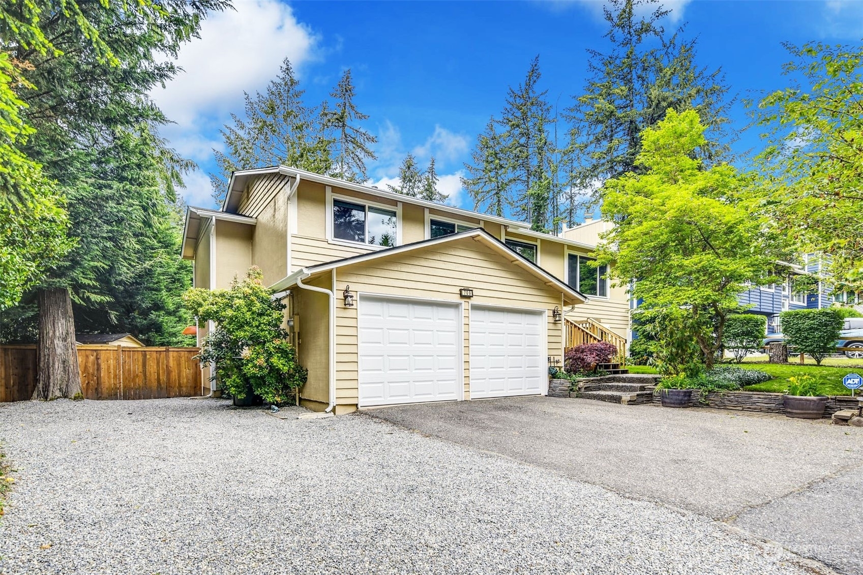 Property Photo:  709  216th Avenue NE  WA 98074 