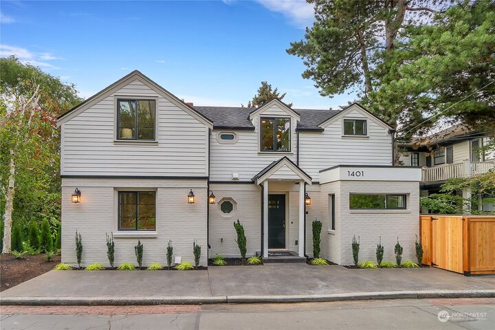 Property Photo:  1401  1st Avenue N  WA 98109 