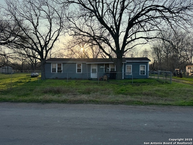 609 N West  York Town TX 78164 photo