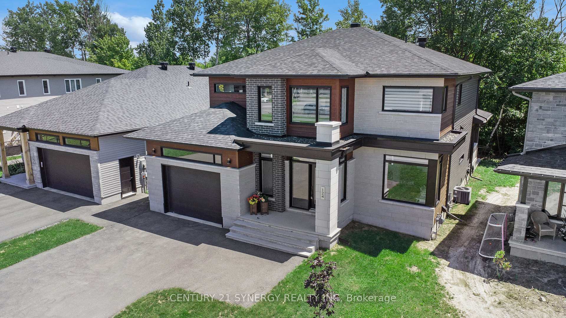 Property Photo: 124 Hybrid Street ON K0A 1W0