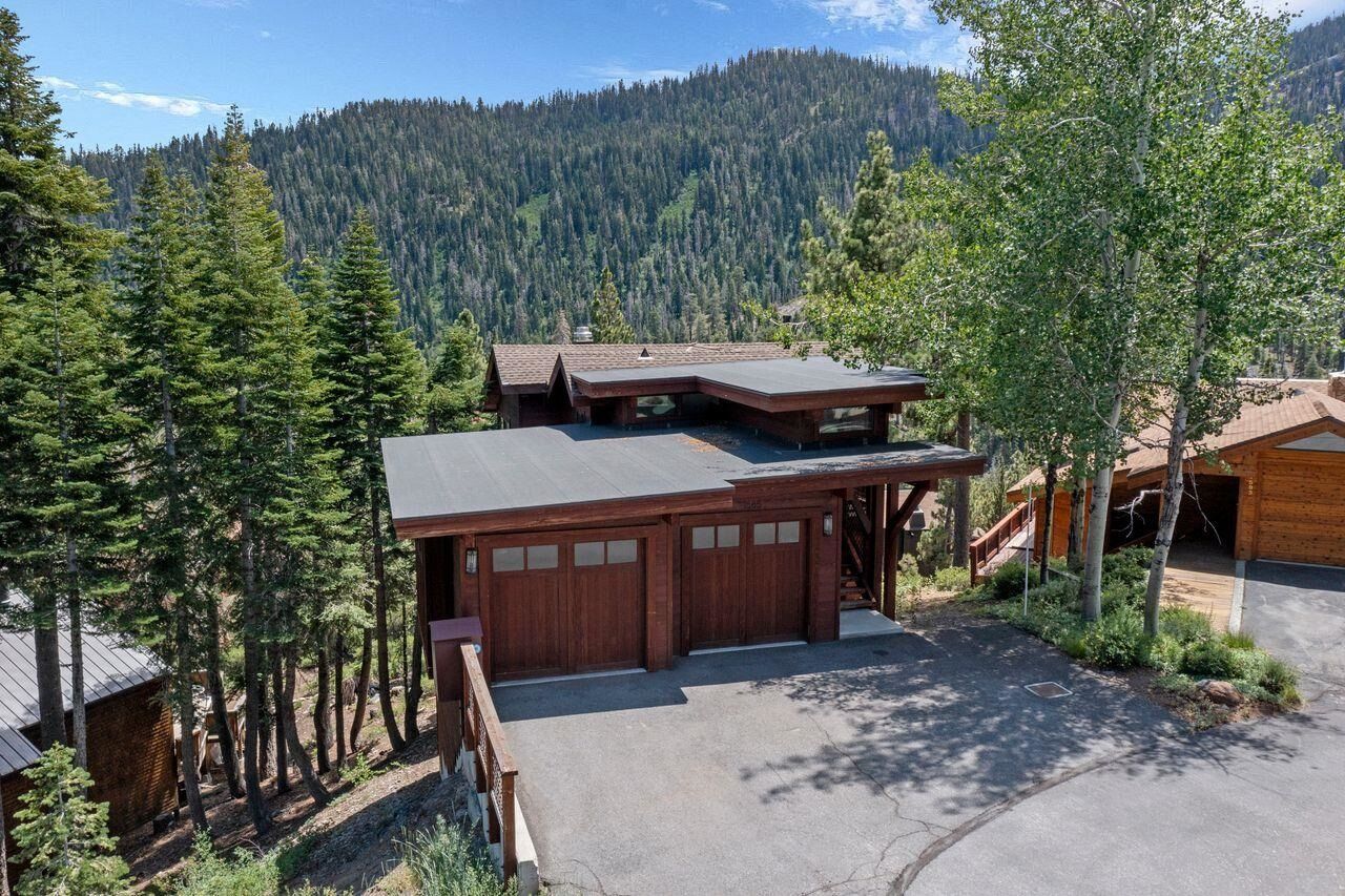 Property Photo: 1585 Zurs Court CA 96146