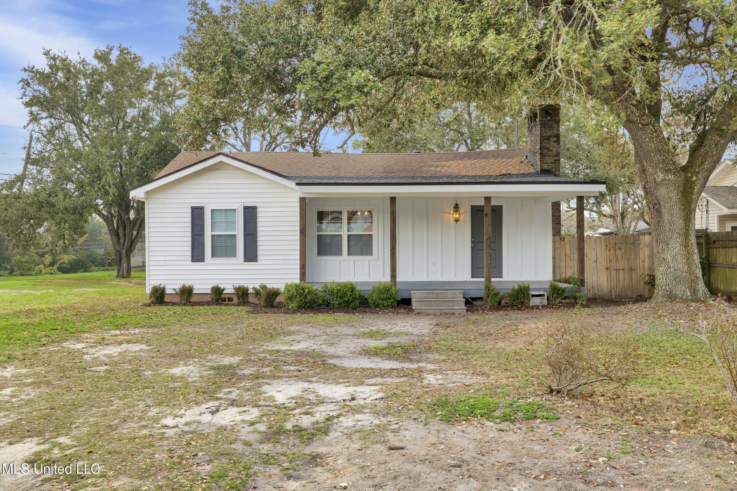 Property Photo:  103 Rosemary Avenue  MS 39560 