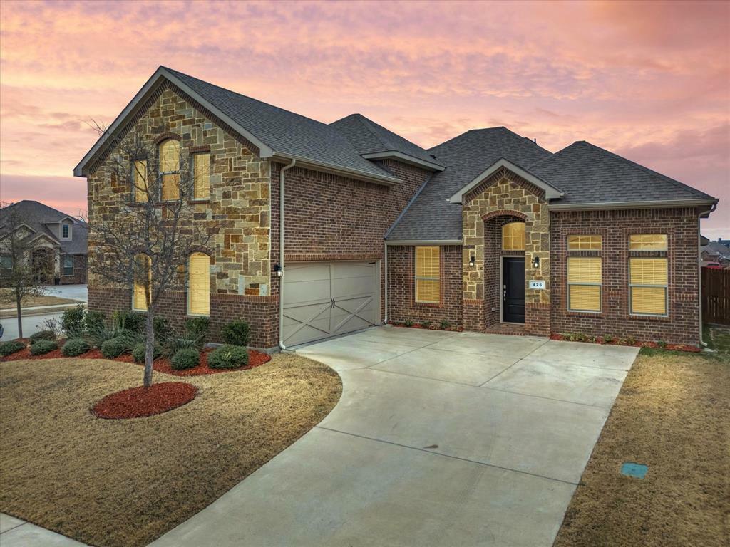 Property Photo:  426 Dalroy Drive  TX 76065 