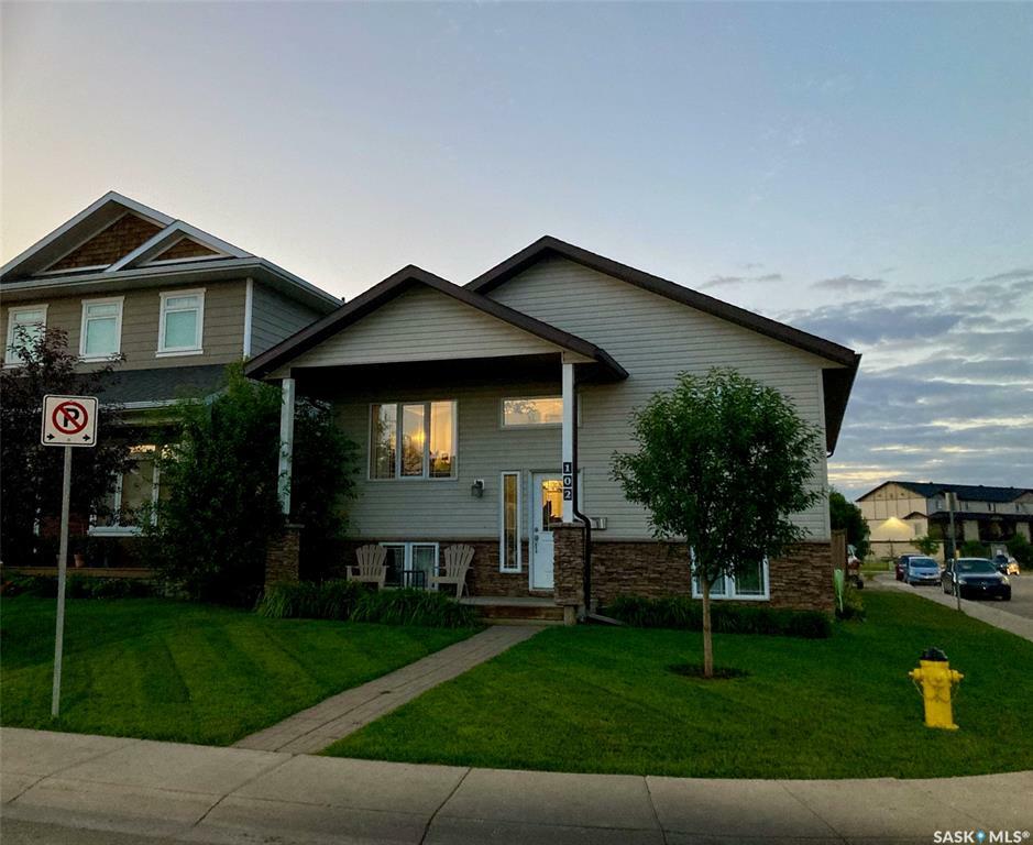 102 West Hampton Boulevard  Saskatoon SK S7R 0B8 photo