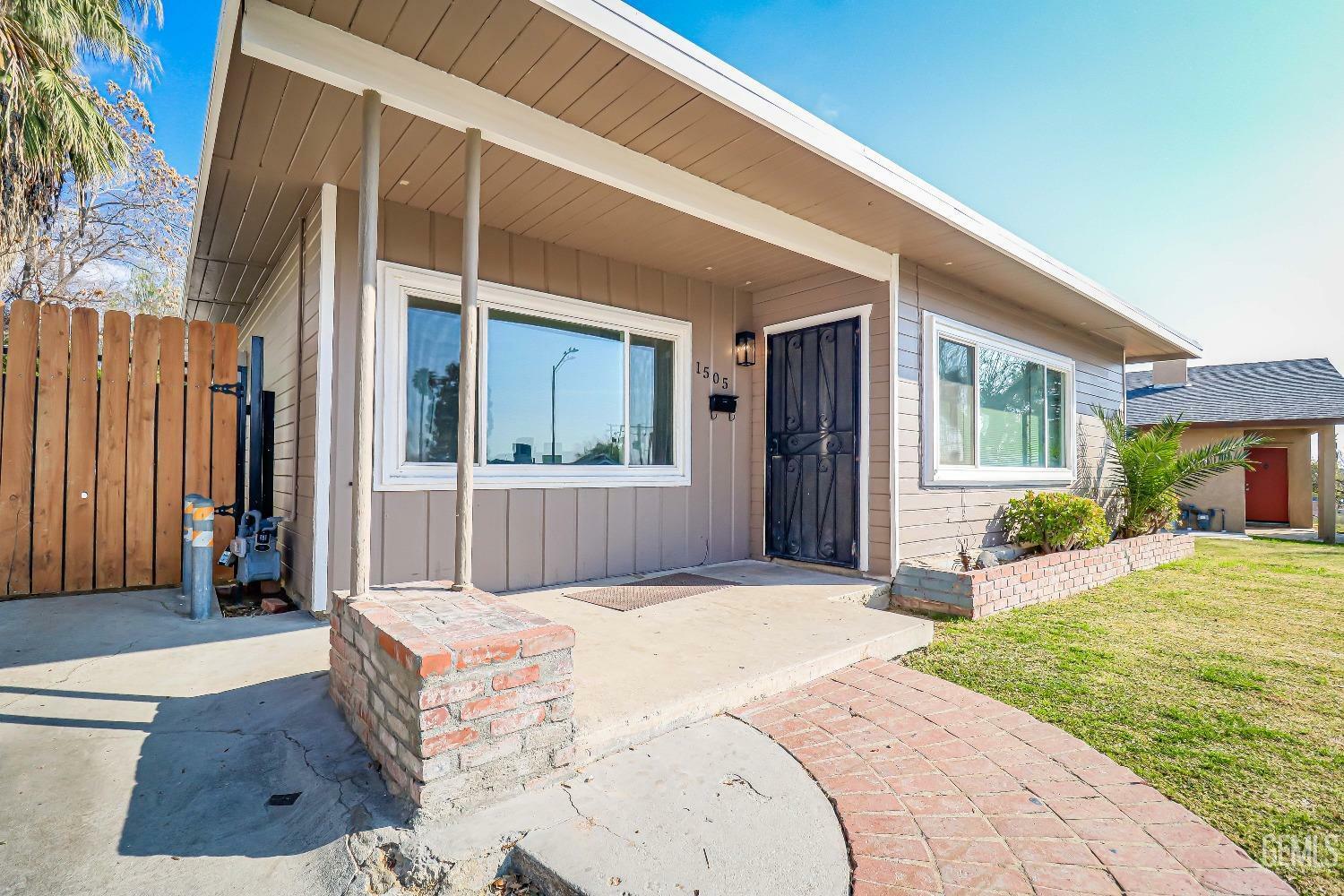 Property Photo:  1505 Glenwood Drive  CA 93306 