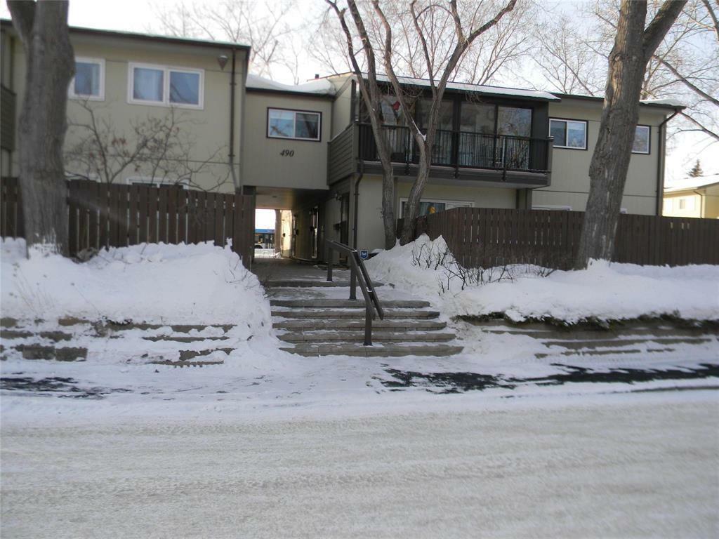 Property Photo:  490 Kenaston Boulevard  MB R3N 1Z1 