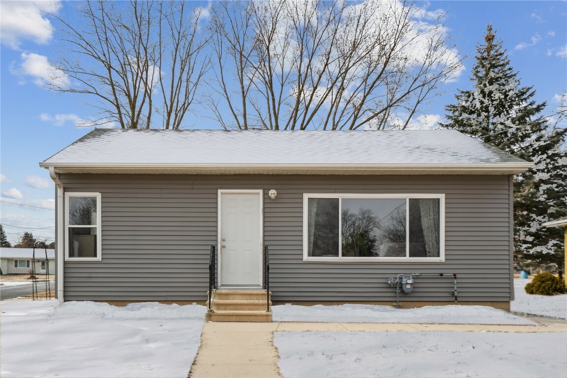 Property Photo:  601 8th Avenue NW  IA 50644 