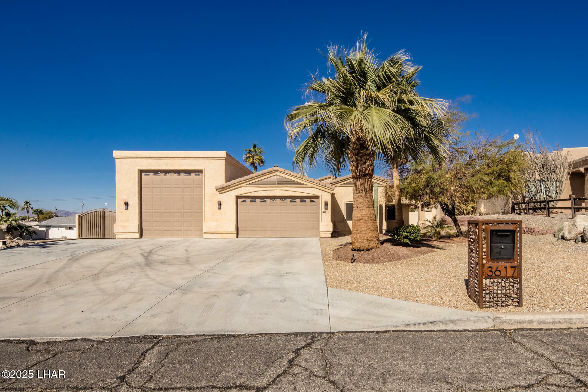 Property Photo: 3617 N Kiowa Blvd AZ 86404