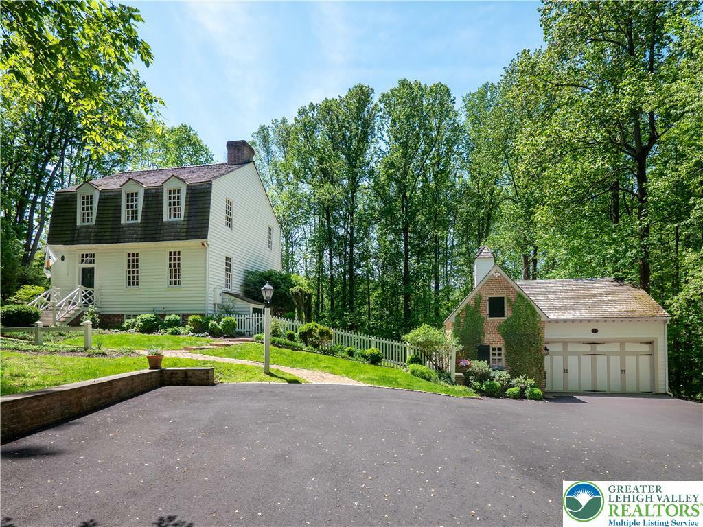 Property Photo: 1108 S Barbara Drive PA 18011