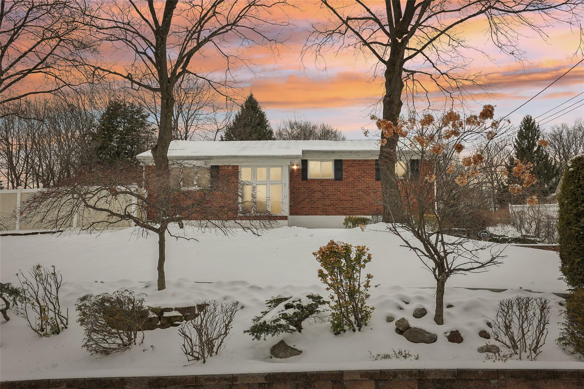 Property Photo:  17 Silver Birch Lane  NY 10965 