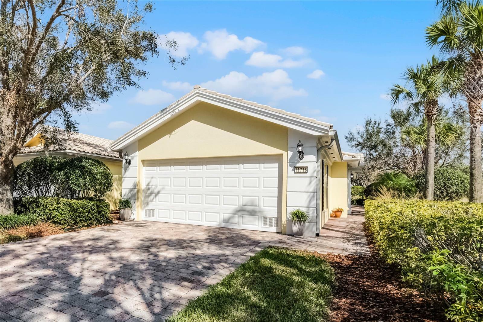 Property Photo:  11716 Astilbe Drive  FL 32827 