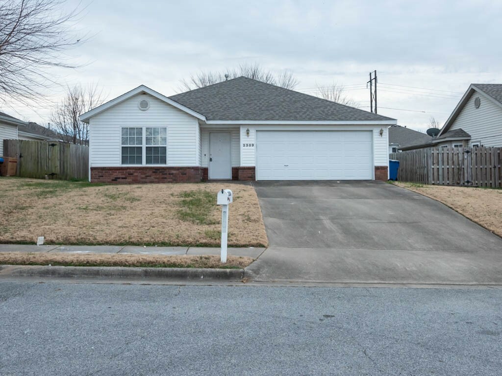 Property Photo:  2309 Pawnee Place  AR 72712 