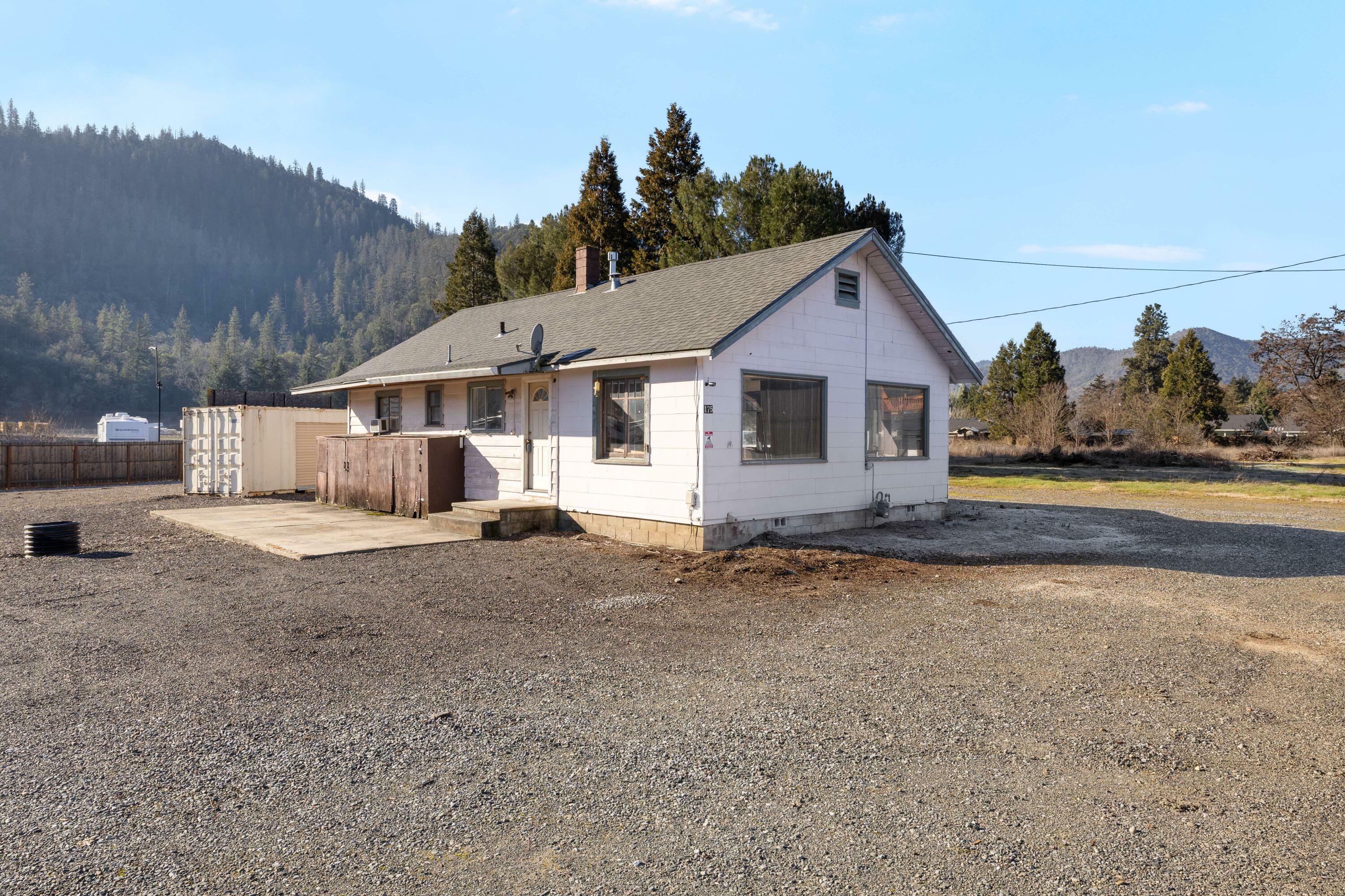 Property Photo:  175 Rogue River Highway  OR 97502 