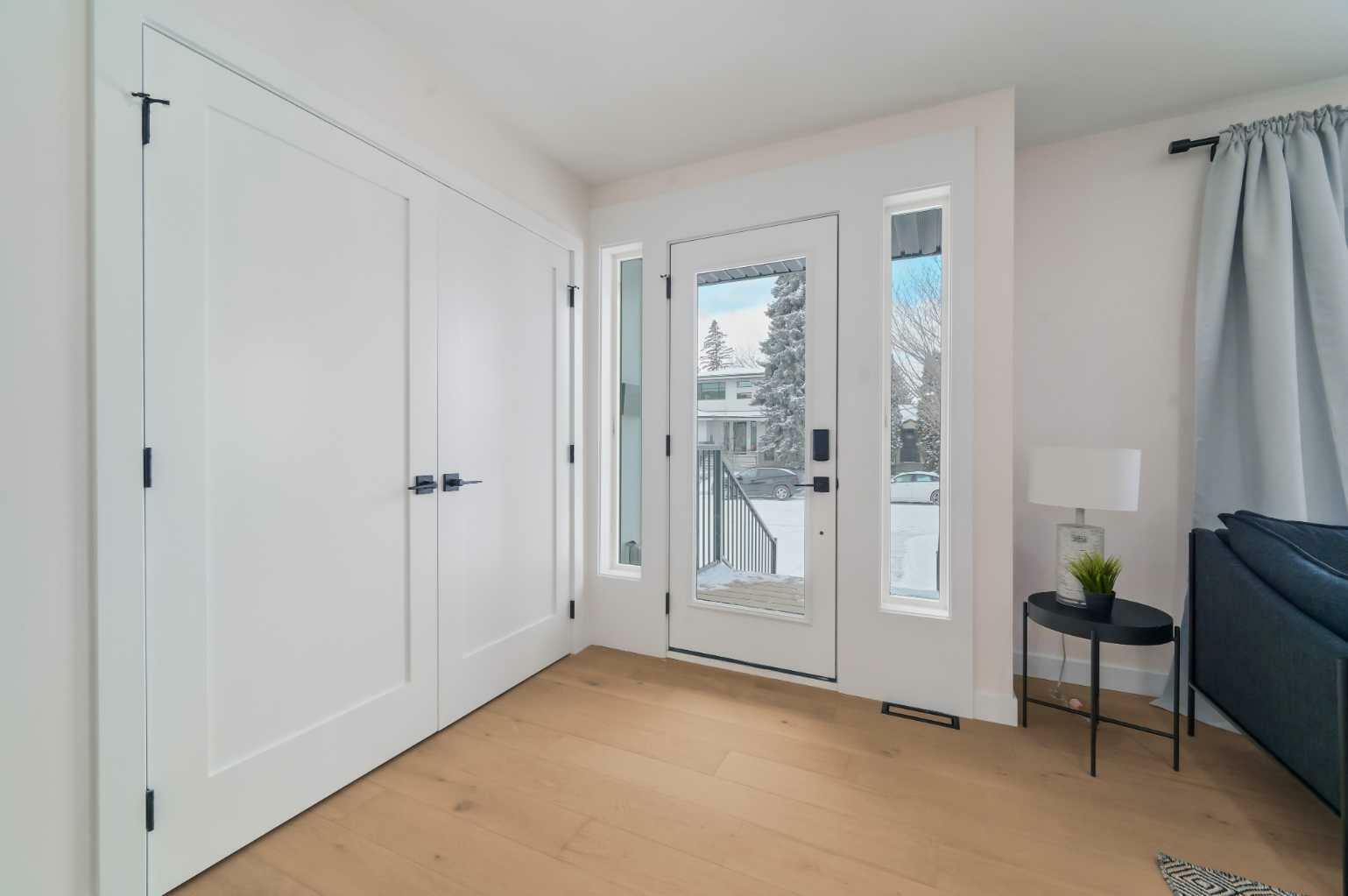 Property Photo:  3224 24A Street SW  AB T3E 1W7 