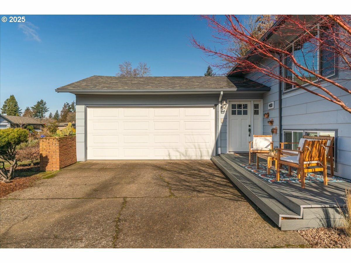 Property Photo:  400 SE 111th Ave  OR 97216 