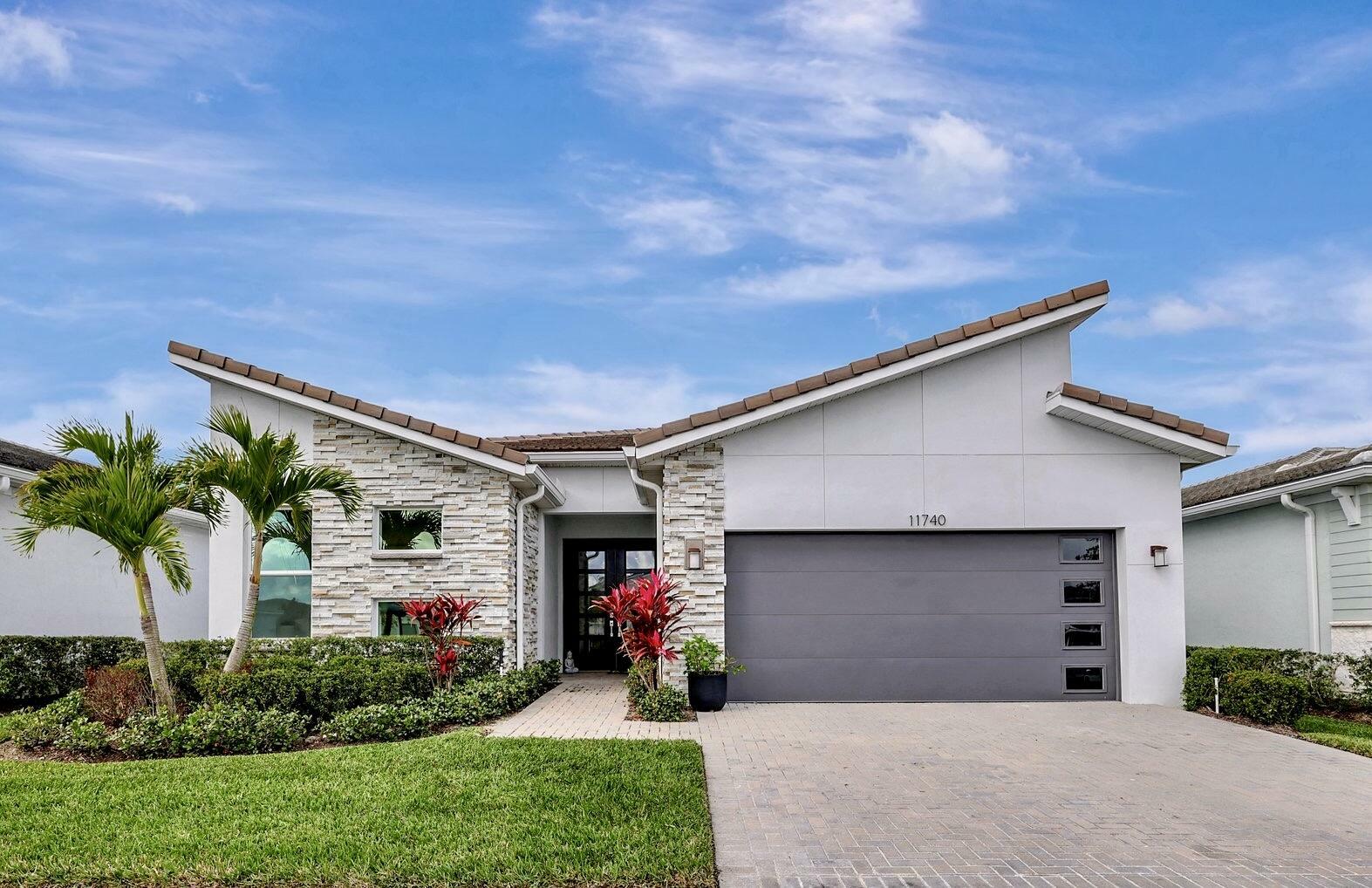 Property Photo: 11740 SW Aquila Way FL 34987