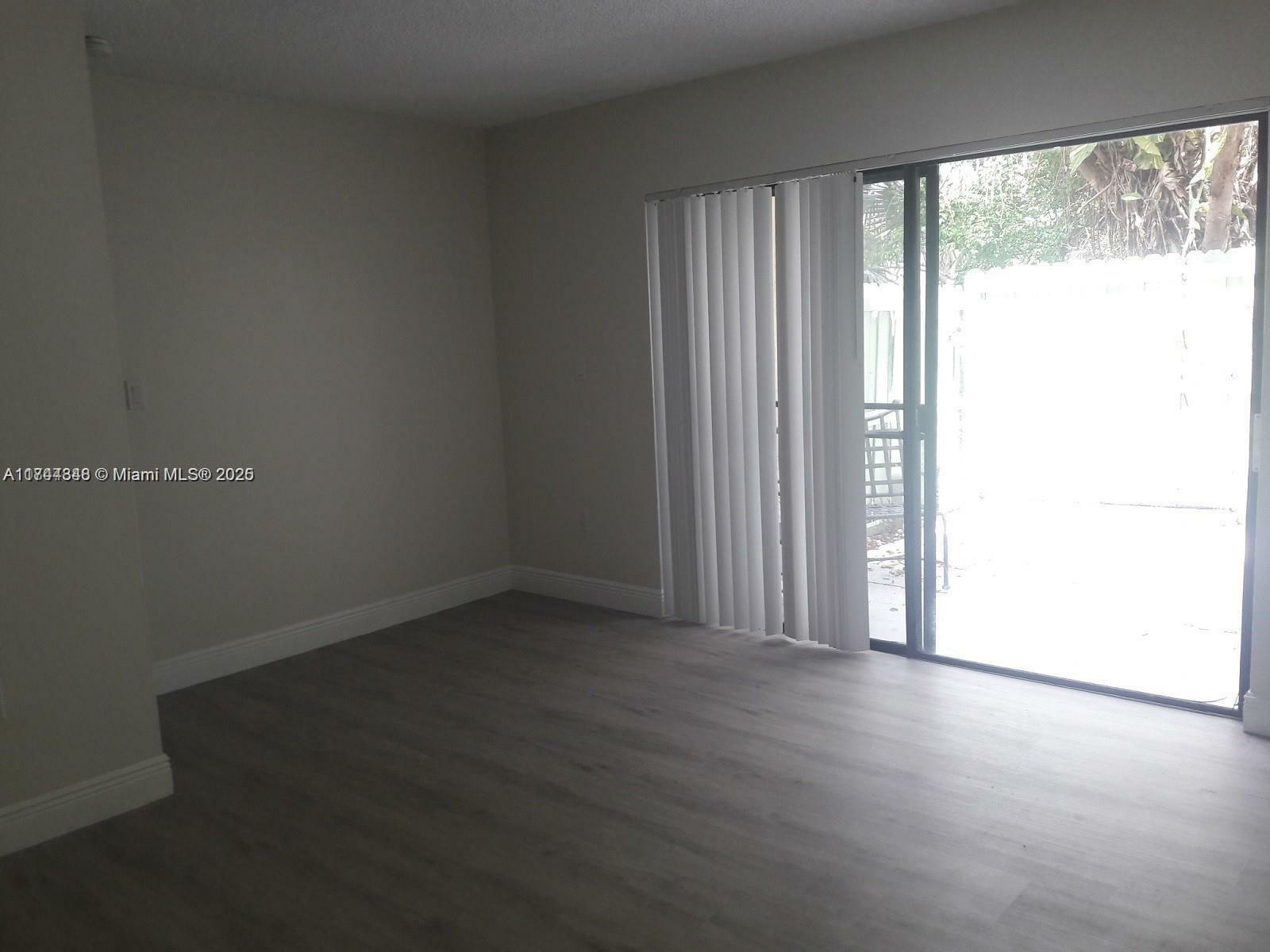 Property Photo:  227 E Palm Cir 227  FL 33025 