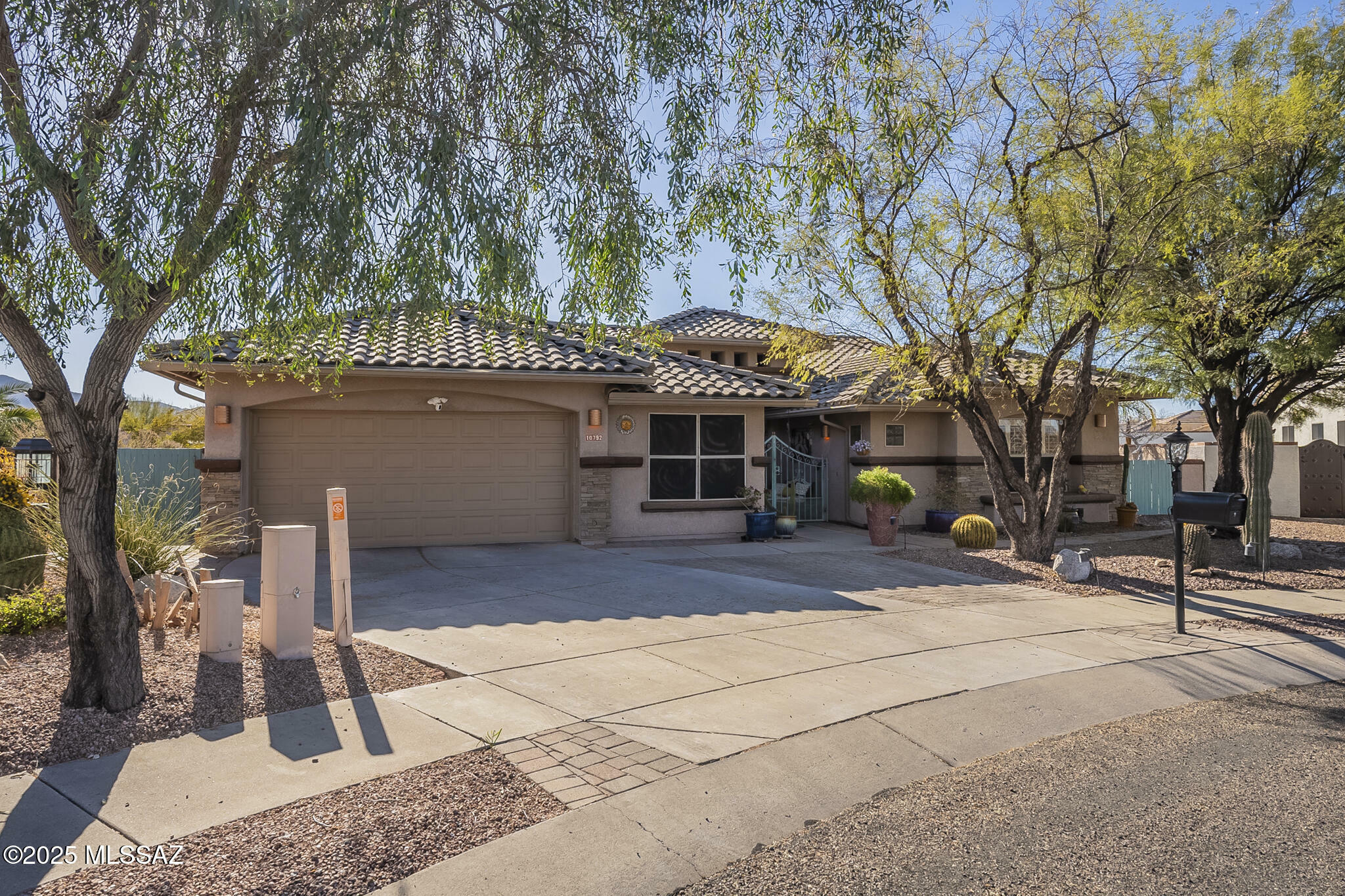 Property Photo:  10792 E Grass Spring Place  AZ 85748 