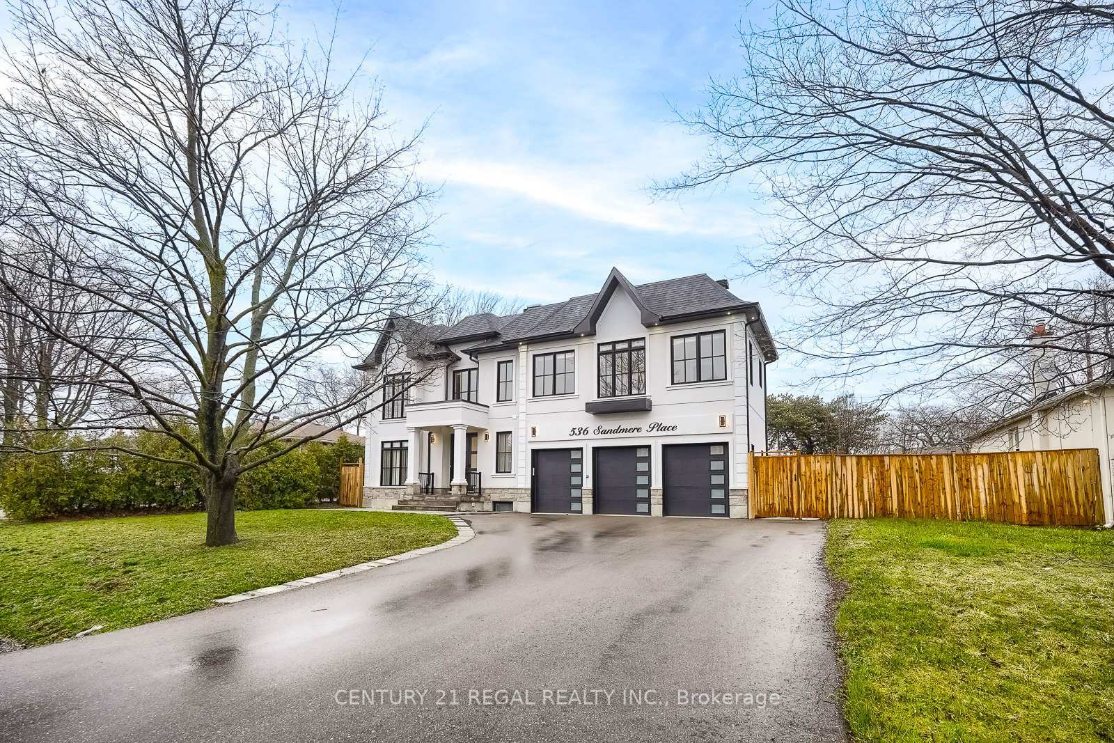 Photo de la propriété: 536 Sandmere Place ON L6L 4G4