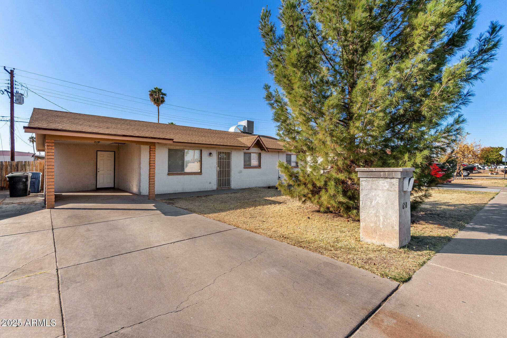 Property Photo:  658 S Sycamore Street  AZ 85202 