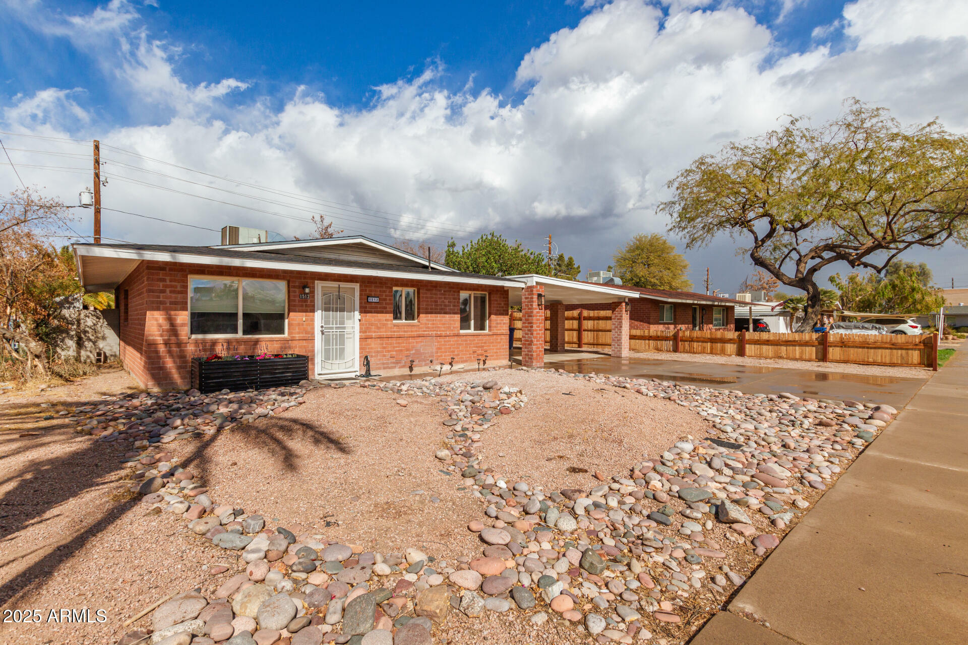 Property Photo: 1512 W Fairmont Drive AZ 85282