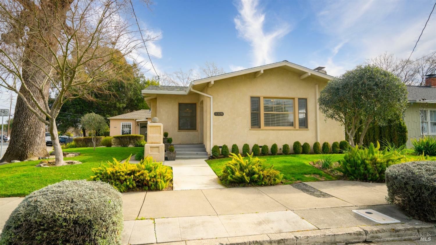 Property Photo:  204 Ridgway Avenue  CA 95401 