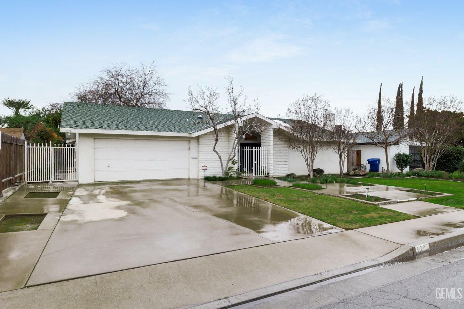 5707 Hesketh Drive  Bakersfield CA 93309 photo