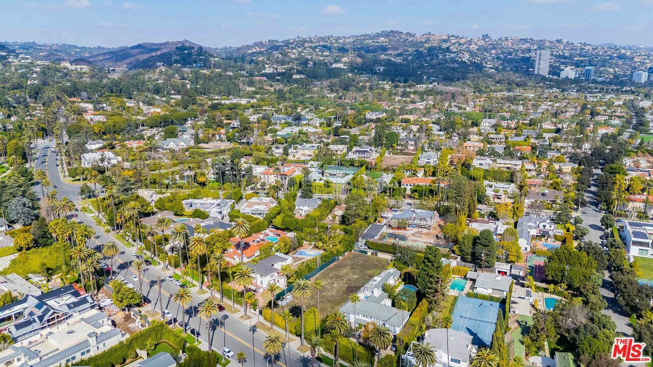 Property Photo:  708 N Beverly Dr  CA 90210 