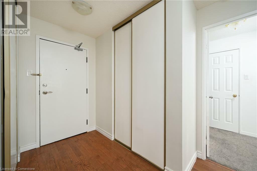 Property Photo:  350 Rathburn Road West  ON L5B 3Y2 