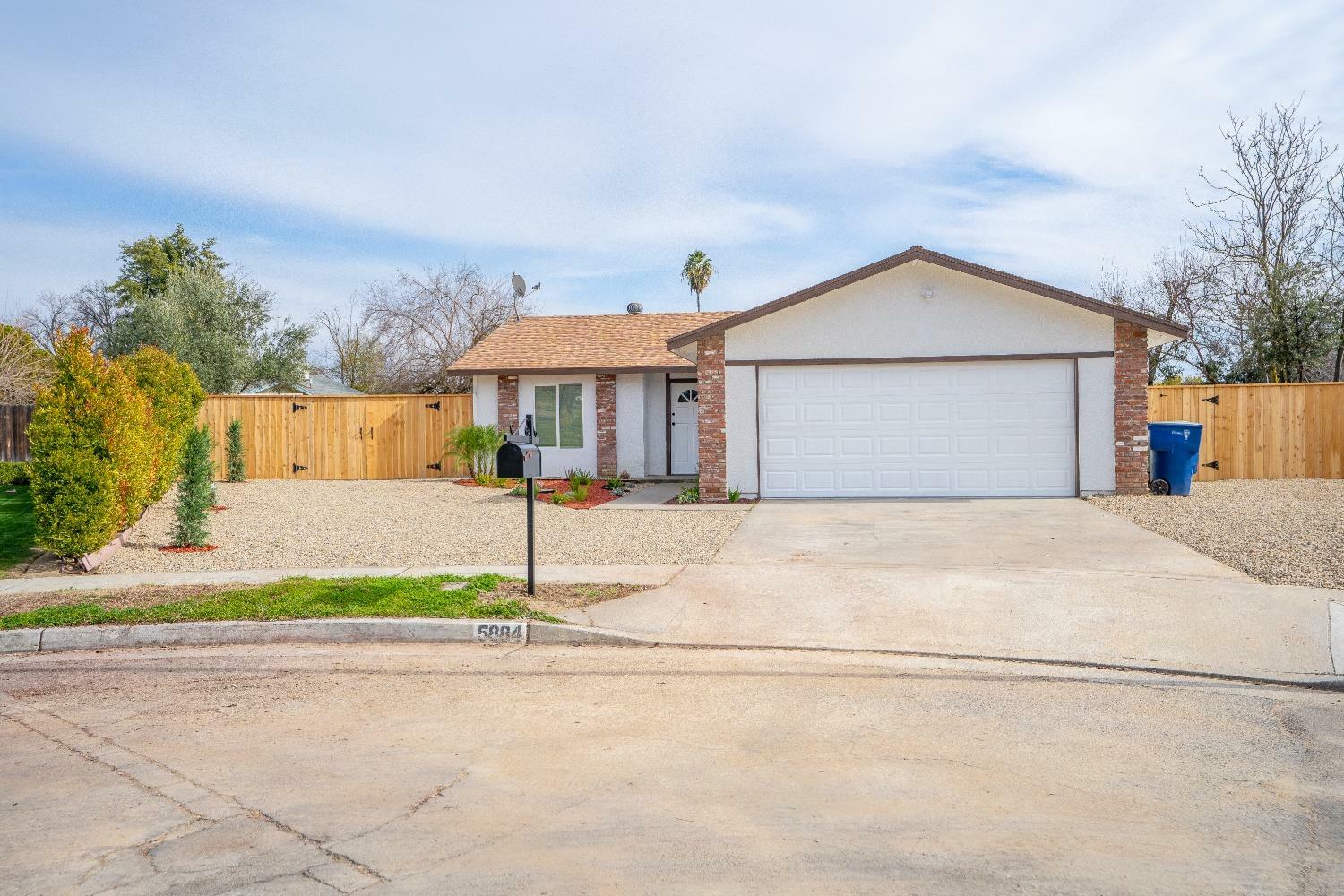 Property Photo:  5884 E Ramona Avenue  CA 93727 