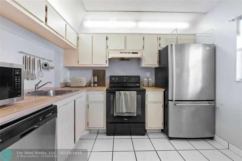 Property Photo:  1040 NW 106th Ter 203  FL 33026 