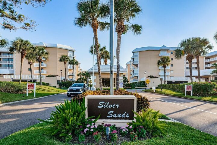 Property Photo: 6500 Sunset Way 202 FL 33706
