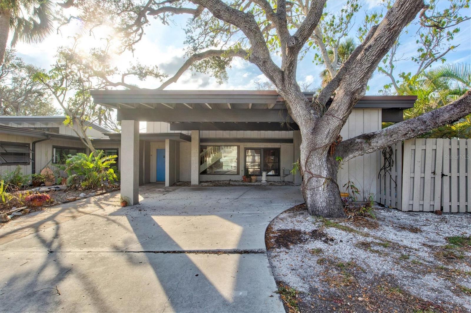 Property Photo: 4710 Gleason Avenue FL 34242
