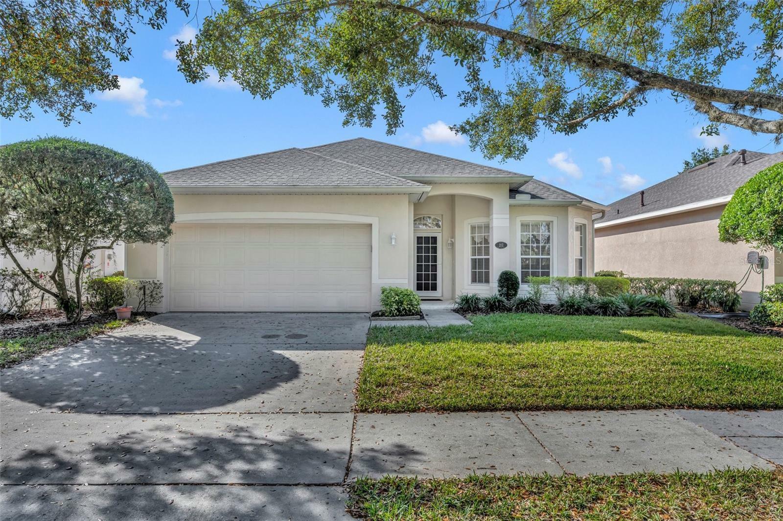 Property Photo: 212 Stonington Way FL 32724