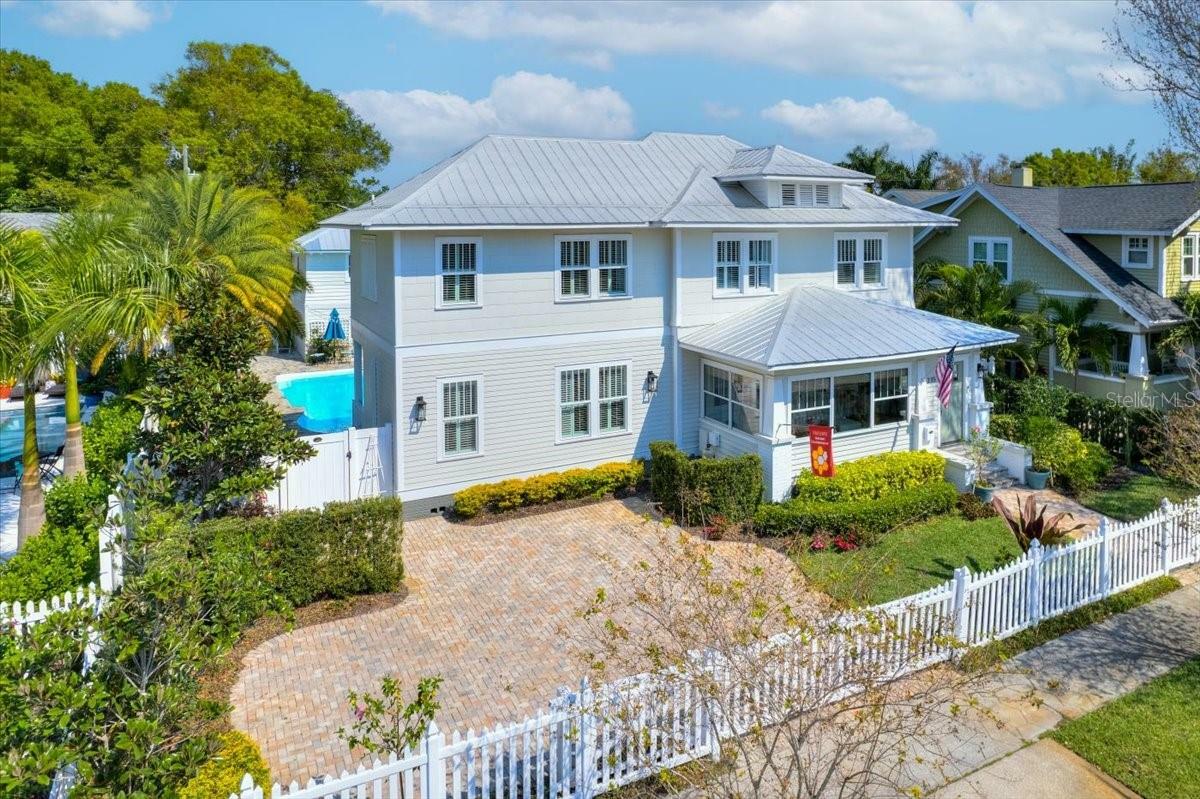 Property Photo: 235 10th Avenue NE FL 33701