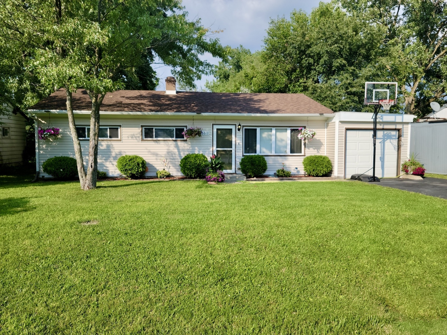 Property Photo: 16613 Wedgewood Avenue IL 60428
