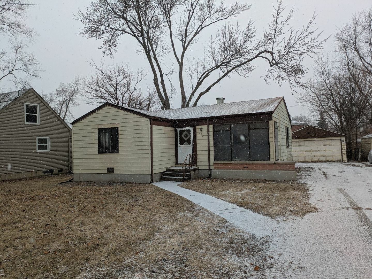 Property Photo:  630 E Le Moyne Avenue  IL 60148 