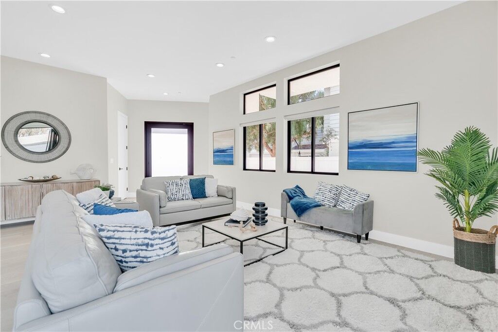 Property Photo: 2319 Huntington Lane B CA 90278