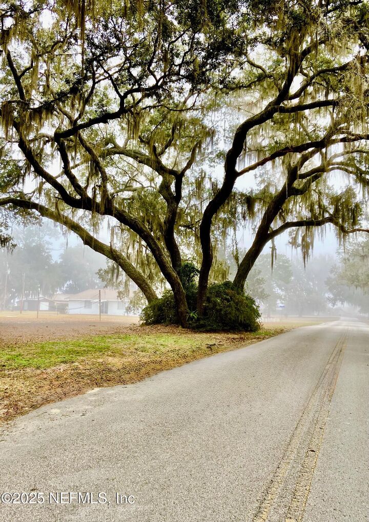 Property Photo: 414 Holiday Drive FL 32148