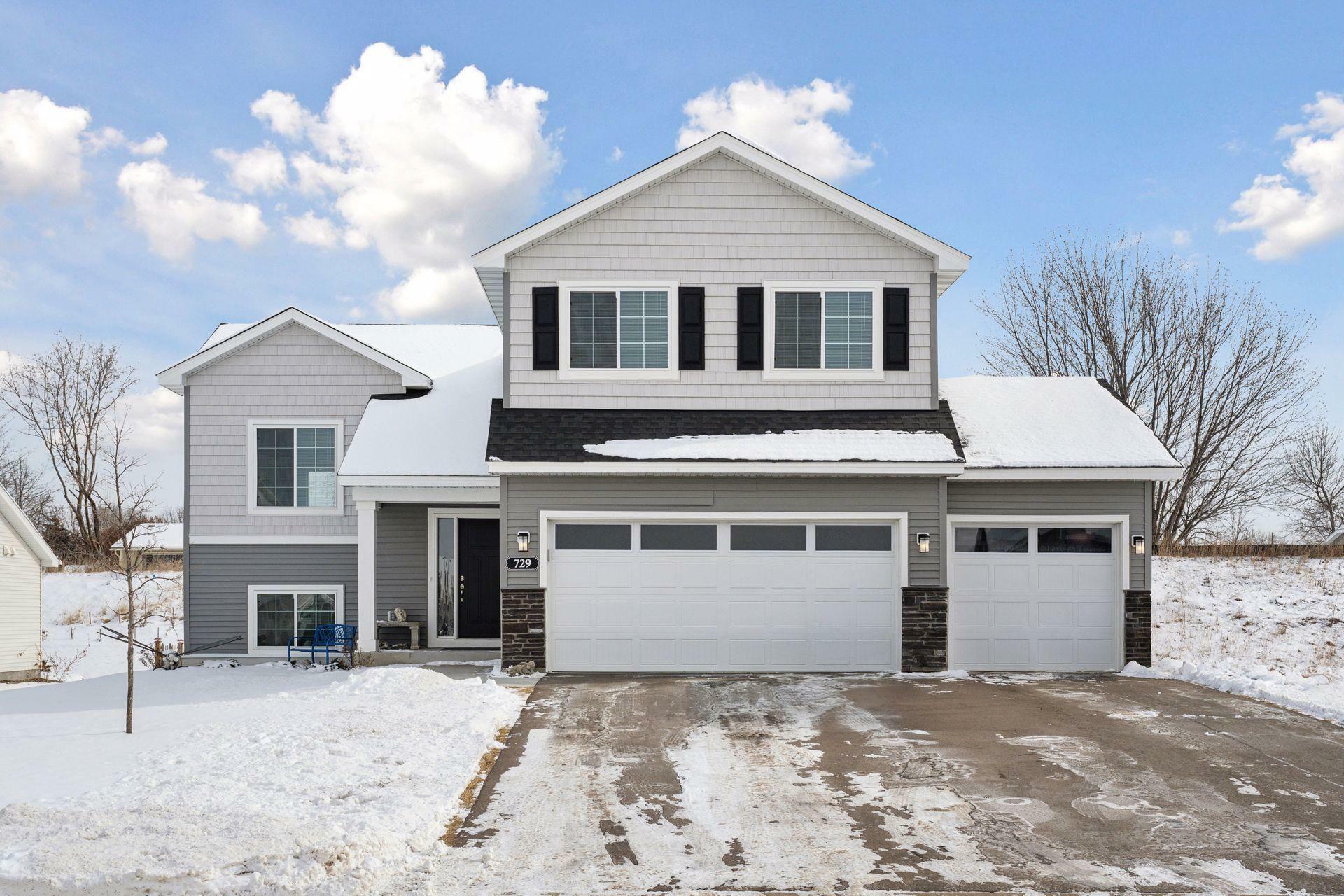 Property Photo:  729 Mallard Street NE  MN 55341 